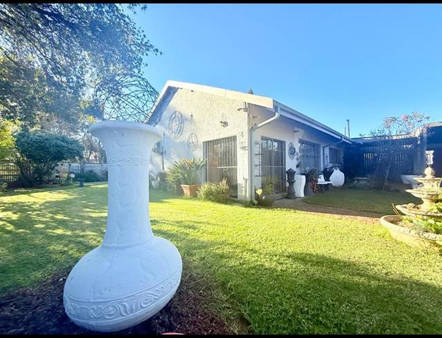 3 BEDROOM HOUSE FOR SALE IN VANDERBIJLPARK SE 2